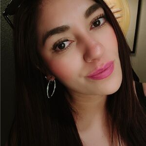 Meet your Posher , Karina